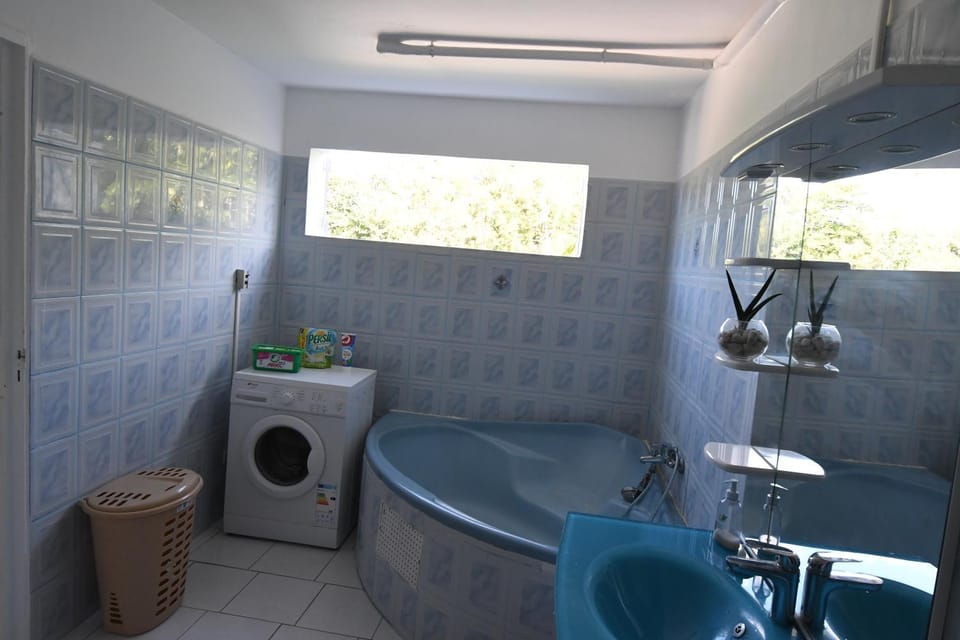 Bathroom, Bath, washing machine