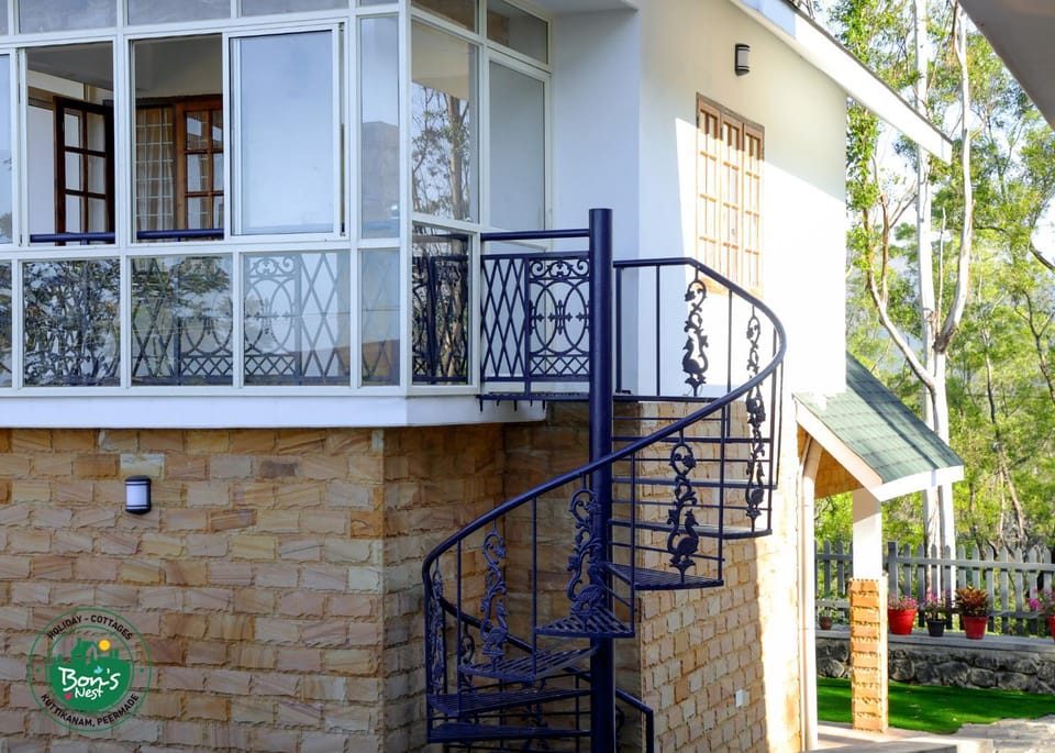 Facade/entrance, Balcony/Terrace
