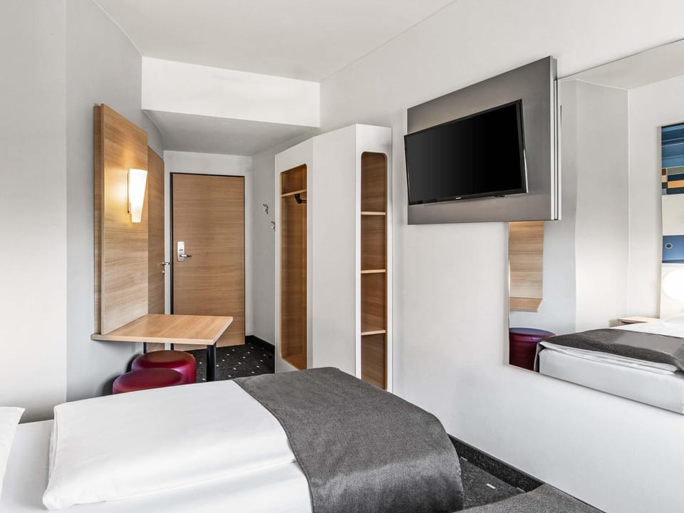 Bed, Photo of the whole room