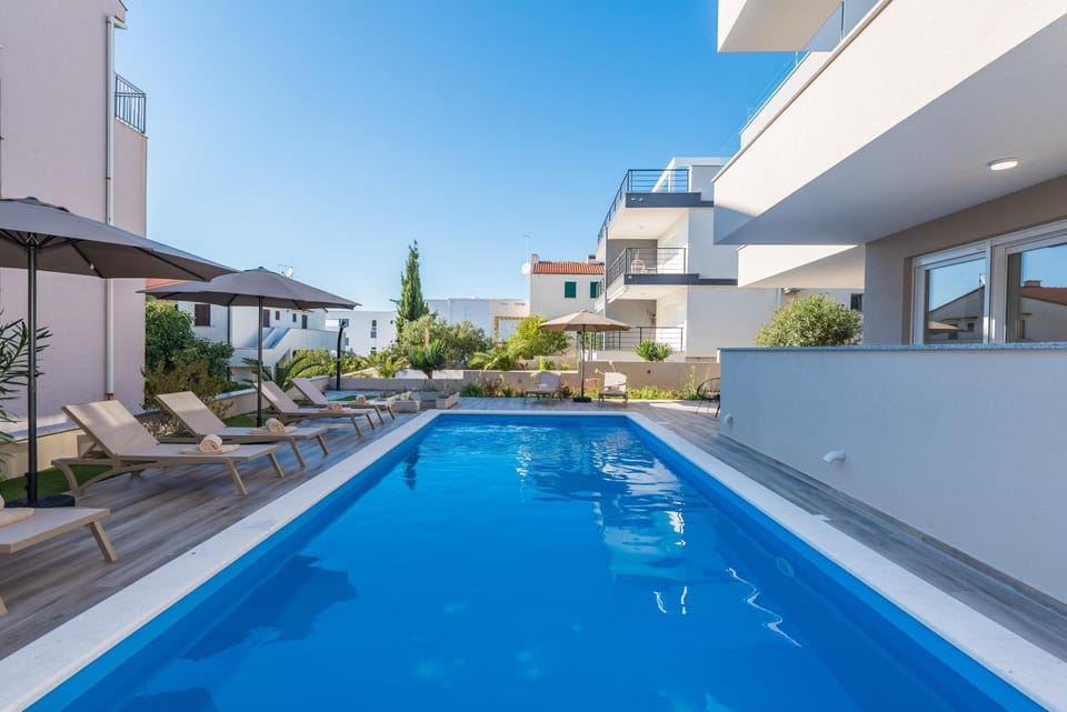 Property building, Swimming pool, Swimming pool