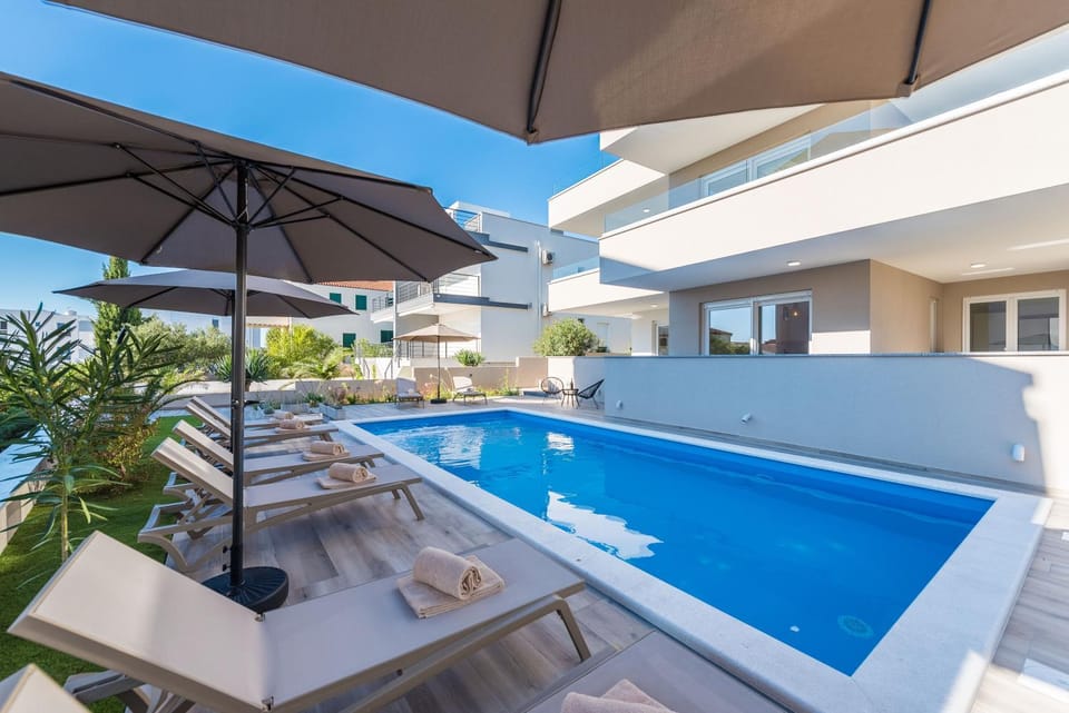 Swimming pool, Swimming pool