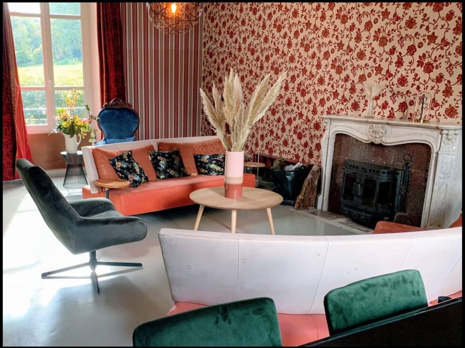 Communal lounge/ TV room, Game Room, Library, TV and multimedia, fireplace