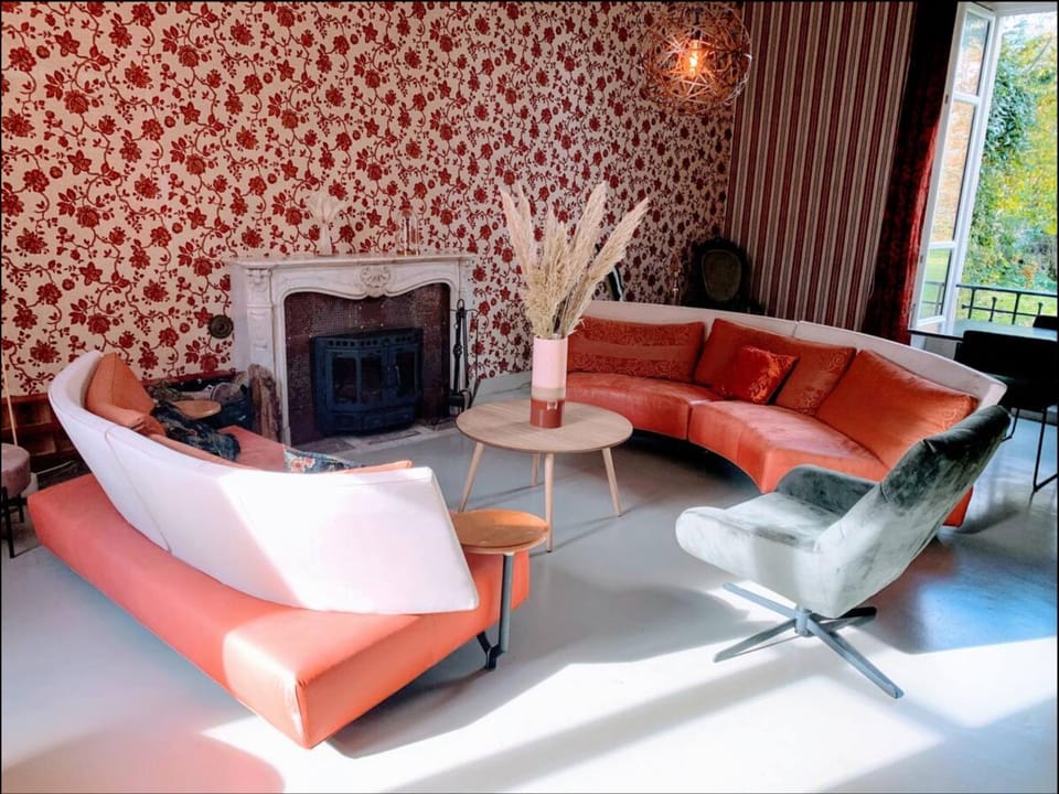 Living room, Seating area