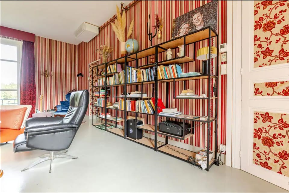 Library, Living room, Seating area
