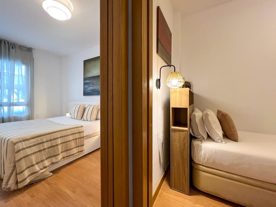 Bed, TV and multimedia, Photo of the whole room, Bedroom, wardrobe