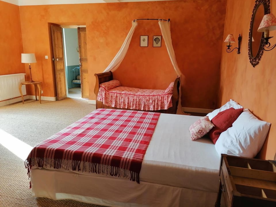 Maison de l Évêque d'Ozenx Bed and Breakfast in French Basque Country