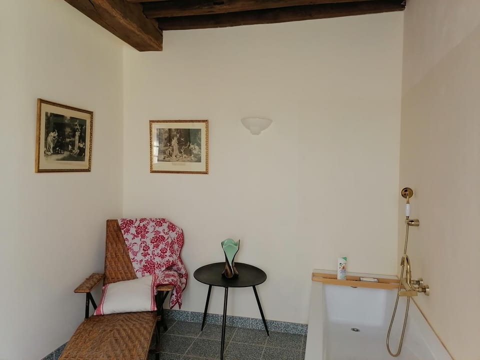 Maison de l Évêque d'Ozenx Bed and Breakfast in French Basque Country