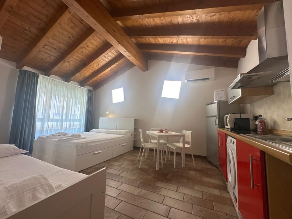 Kitchen or kitchenette, Photo of the whole room, Bedroom