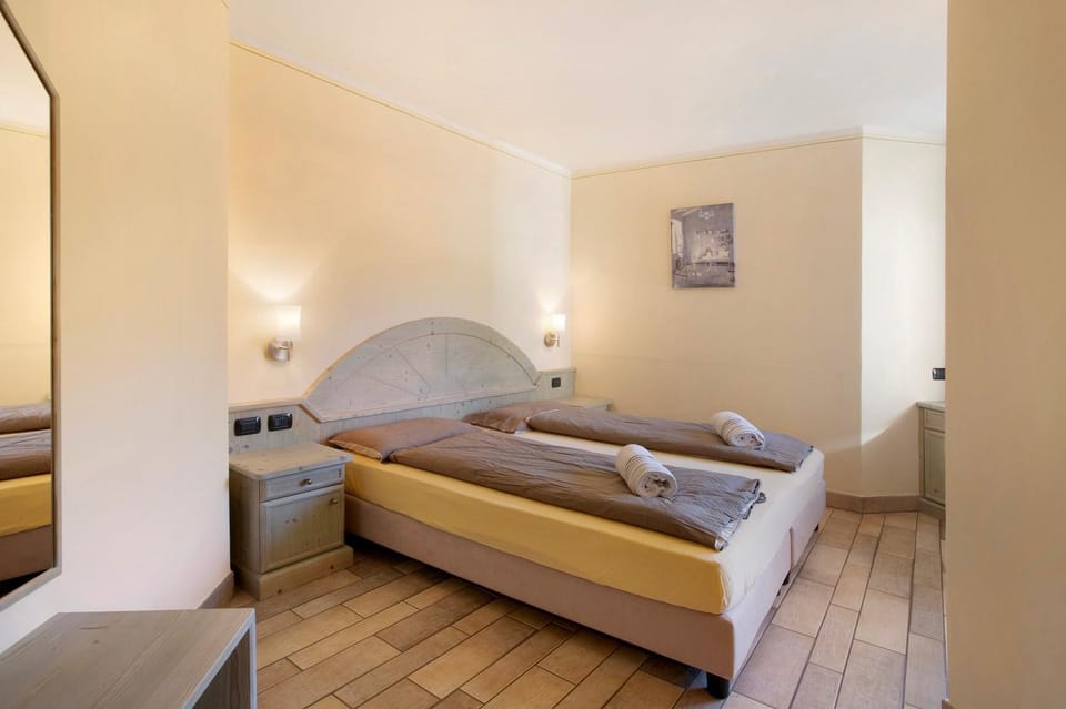 Property building, Living room, Bedroom