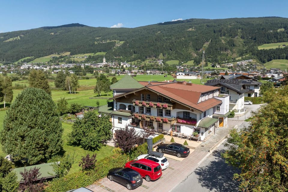 Property building, Spring, Day, Neighbourhood, Natural landscape, Bird's eye view, Street view, Parking