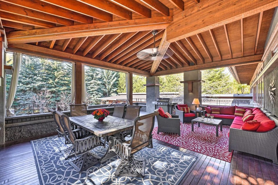Sun Valley Estate w/ Private Pool, Theater & Gym House in Hailey