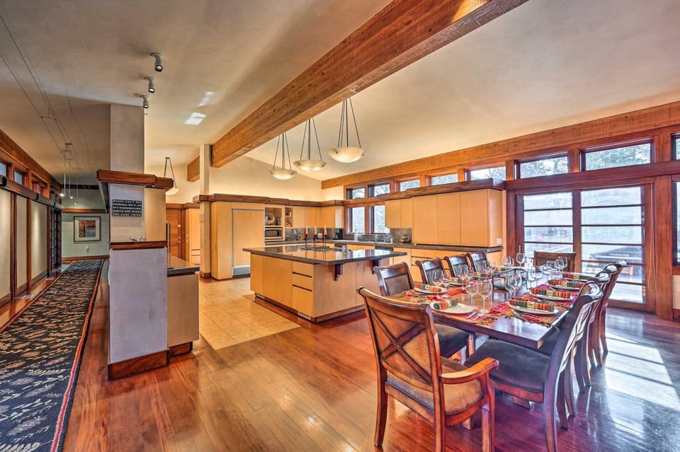 Sun Valley Estate w/ Private Pool, Theater & Gym House in Hailey