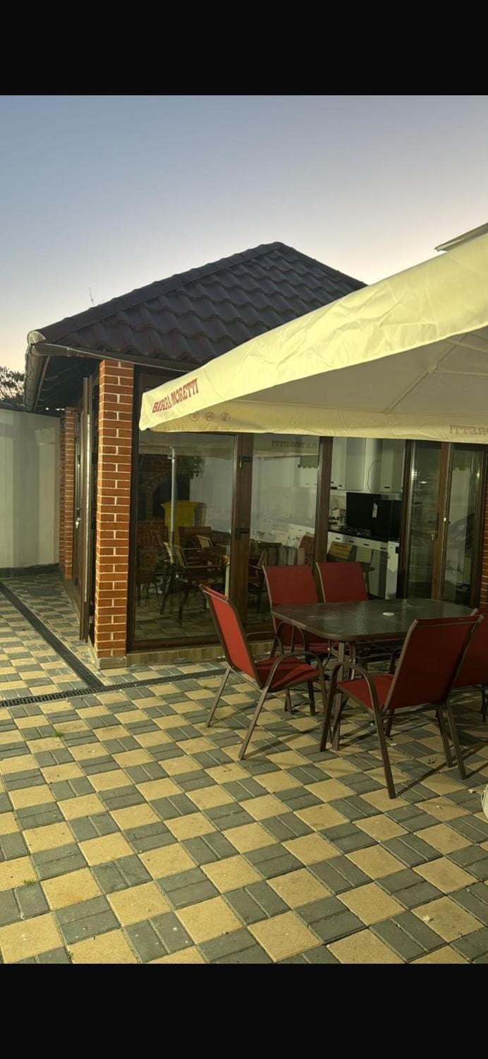 Pensiunea D & Ylan Bed and Breakfast in Romania