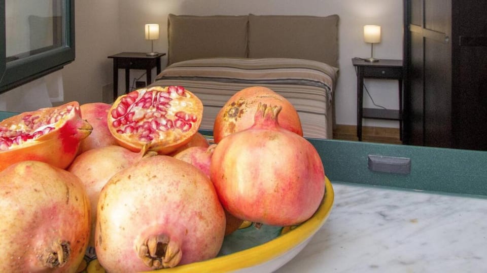 Bedroom, Food