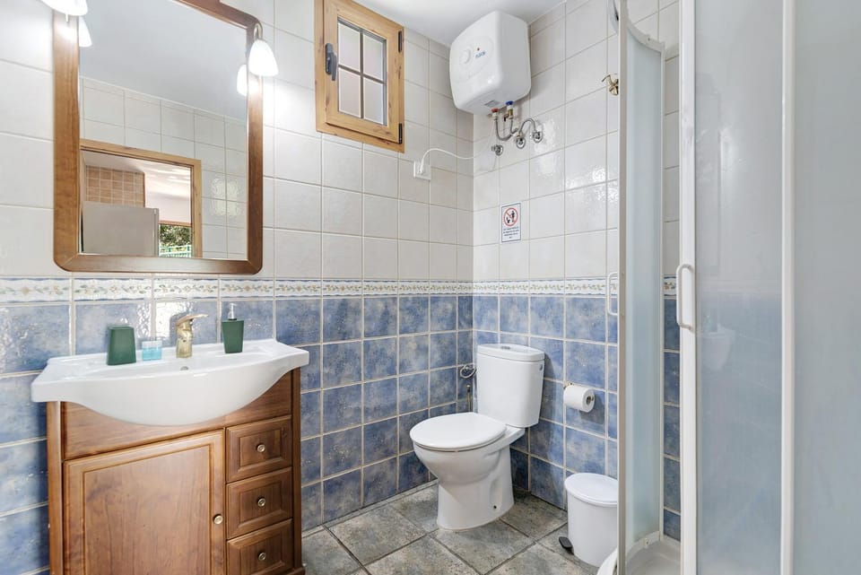 Bathroom, Living room