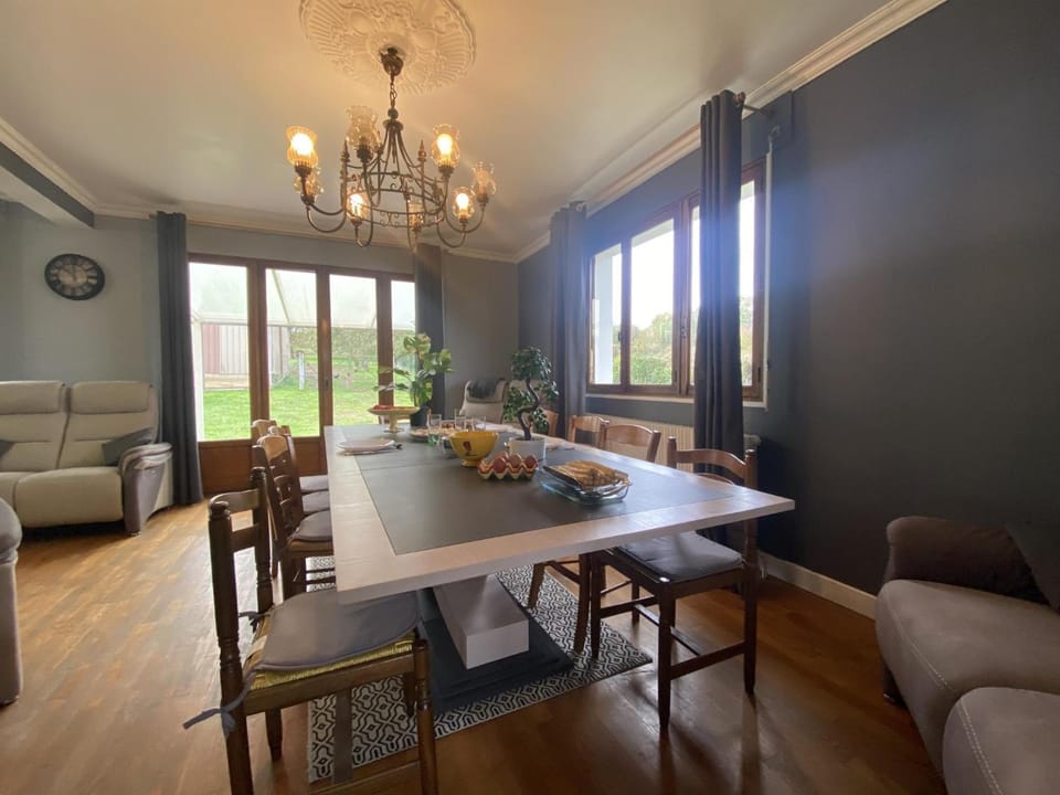 Living room, Dining area