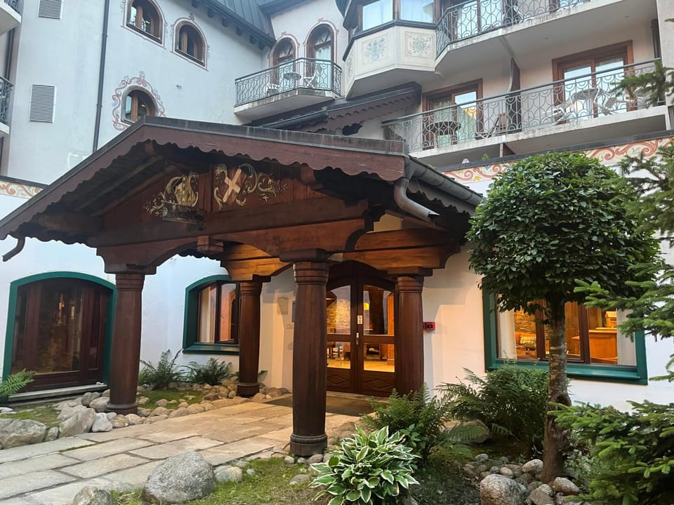 Facade/entrance