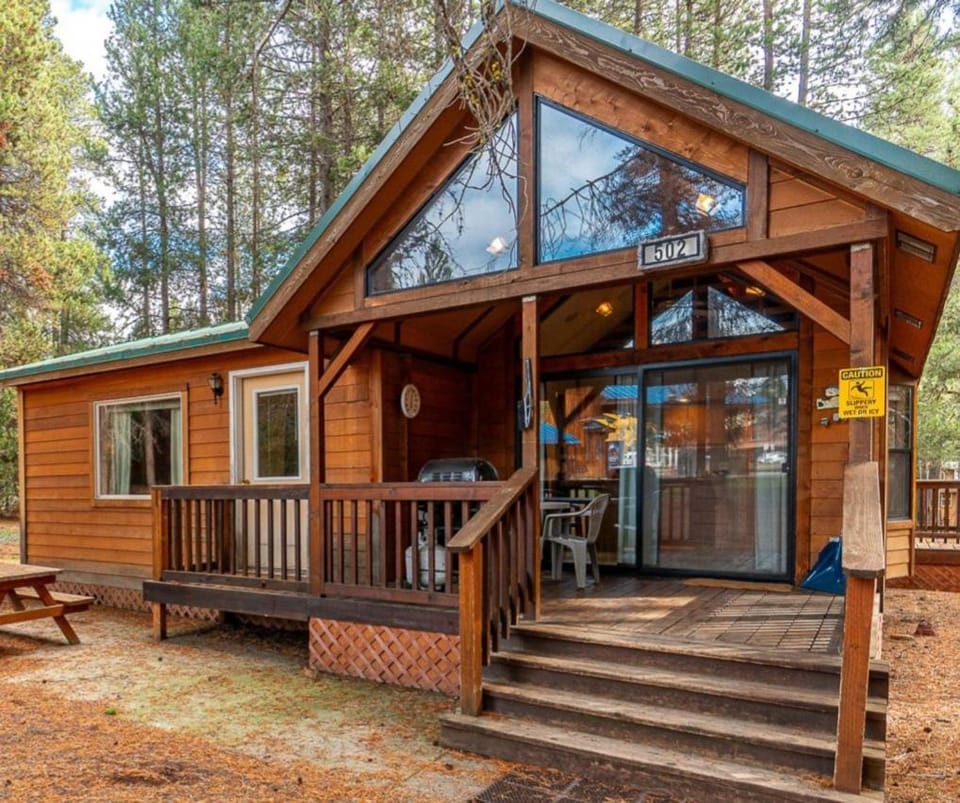 Willamette Pass Inn & Chalets Chalet in Oregon
