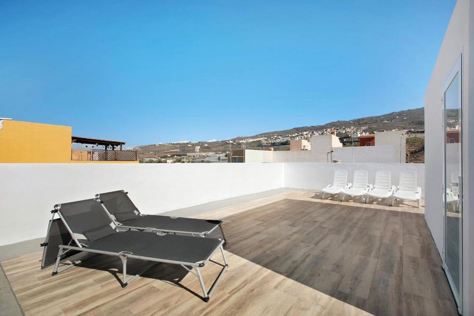 Property building, Balcony/Terrace, Living room