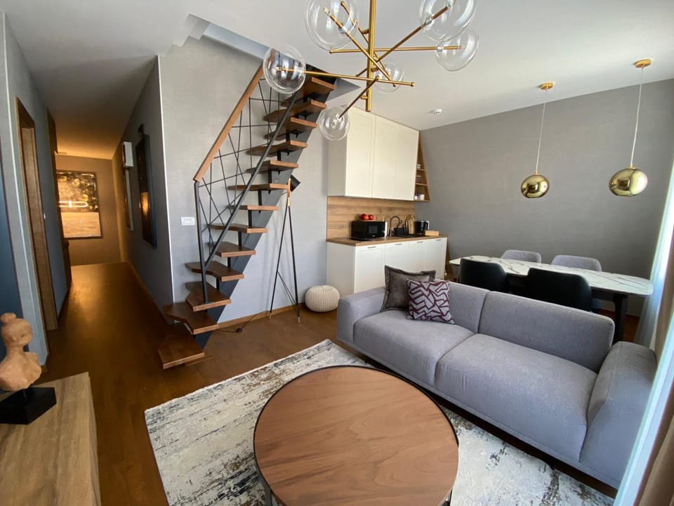Kitchen or kitchenette, Living room, Seating area, Dining area