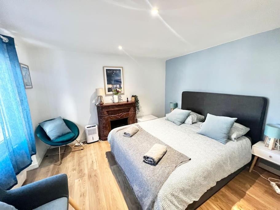 Bed, Photo of the whole room, Bedroom