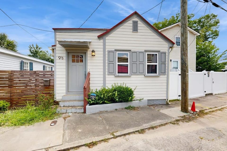 9 1 2 F Street - 30 Day Rental House in Charleston