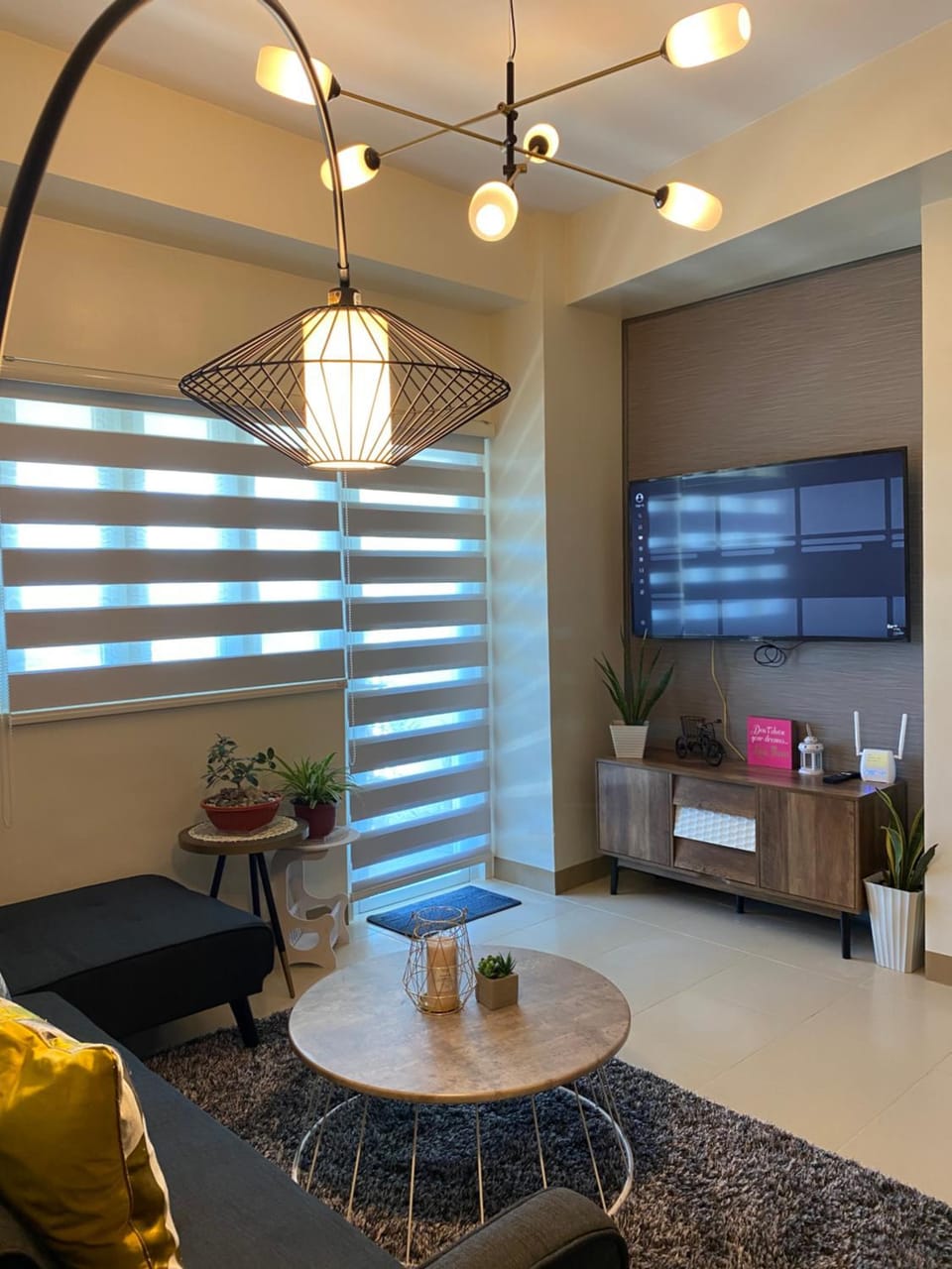 2 BR Corner Executive Suite at Lafayette Park Square Megaworld Blvd Unit 5H Apartment hotel in Iloilo City