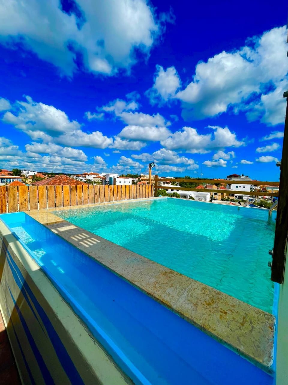 Restaurant/places to eat, Swimming pool