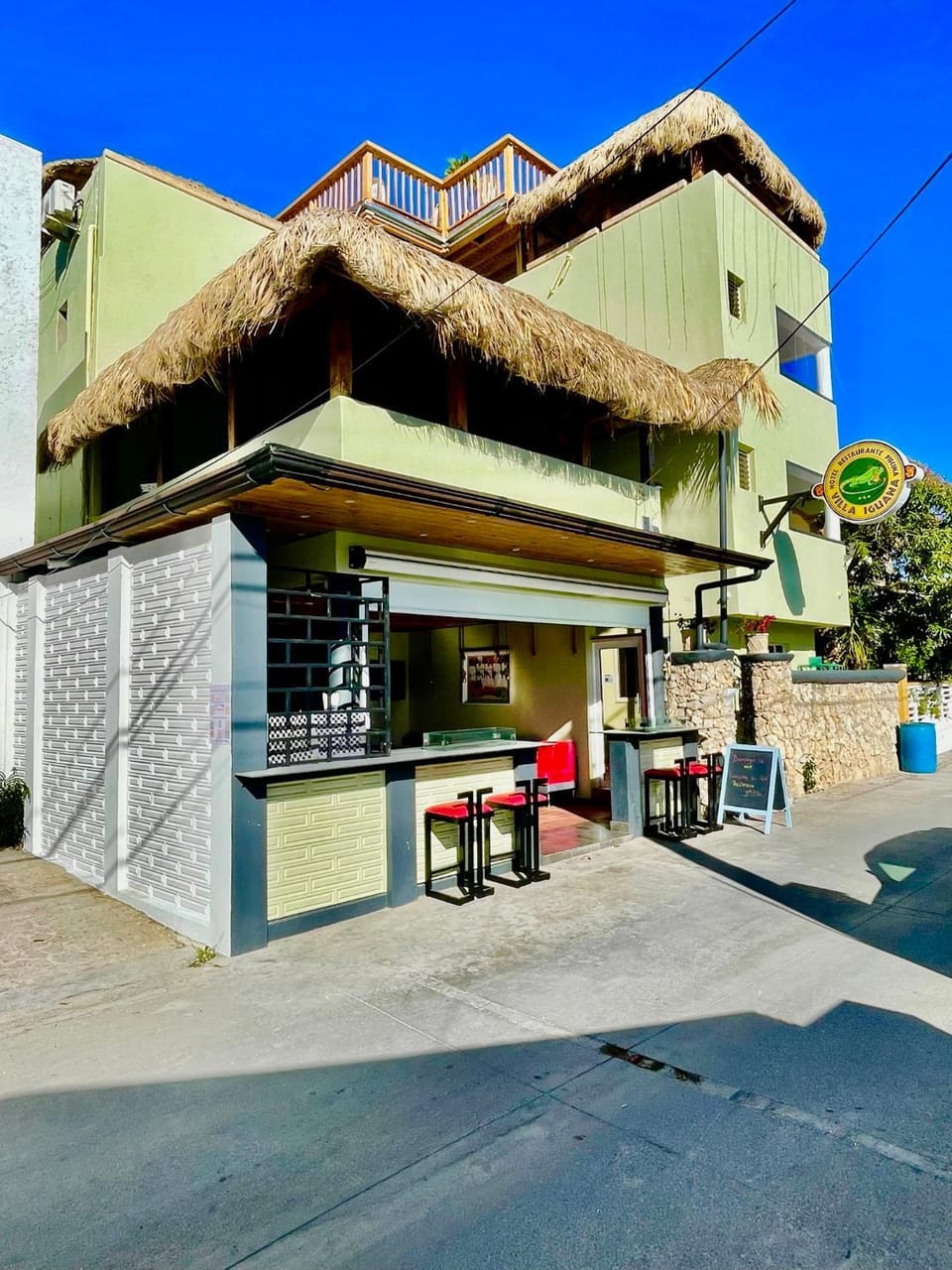 Property building, Restaurant/places to eat, Breakfast