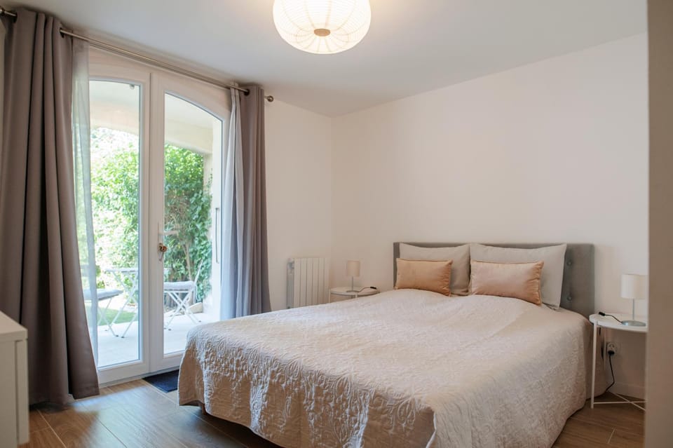 Patio, Bed, Bedroom