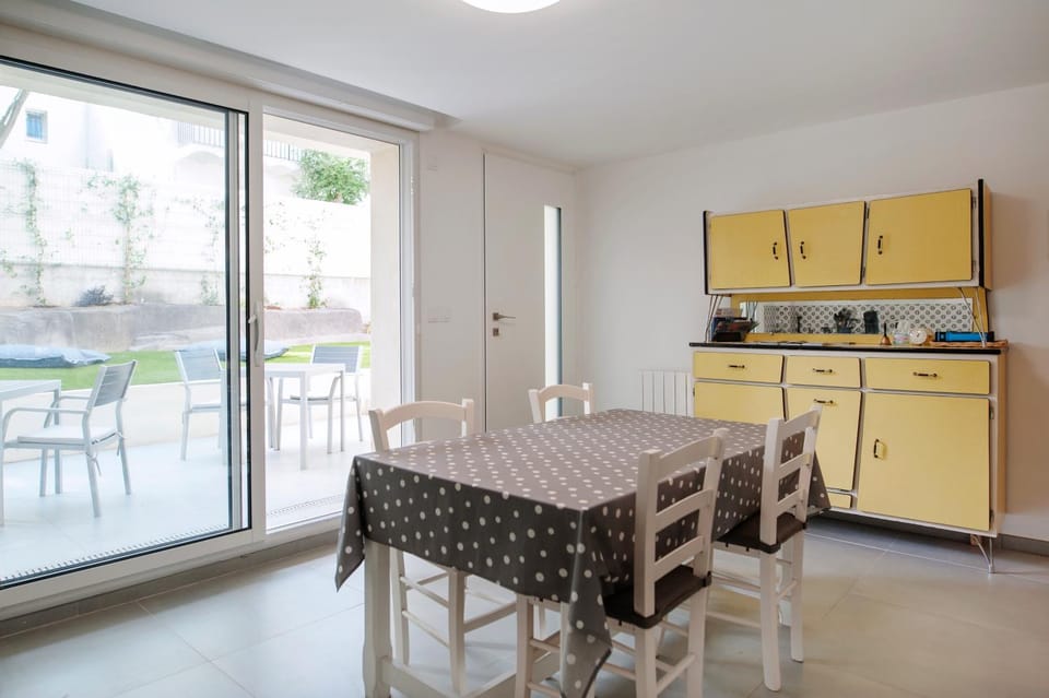Patio, kitchen