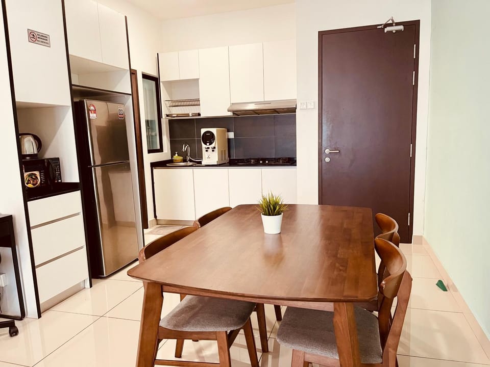 Desaru Central Apartment w Pool,CinemaScreen,Netflix & WiFi Apartment in Johor