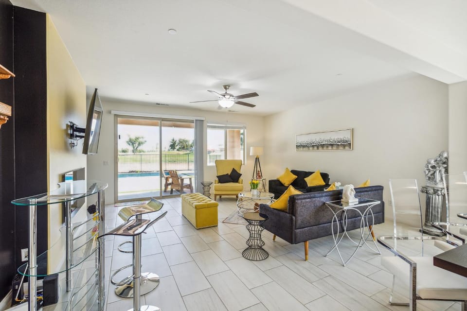 Lounge or bar, Seating area