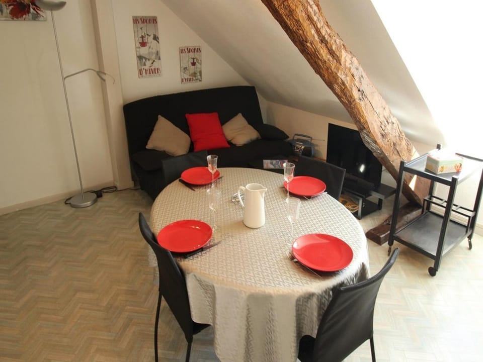 Luchon : T3 cosy pour 4 pers, au pied du télécabine, parking privé - FR-1-313-204 Cabin in Catalonia
