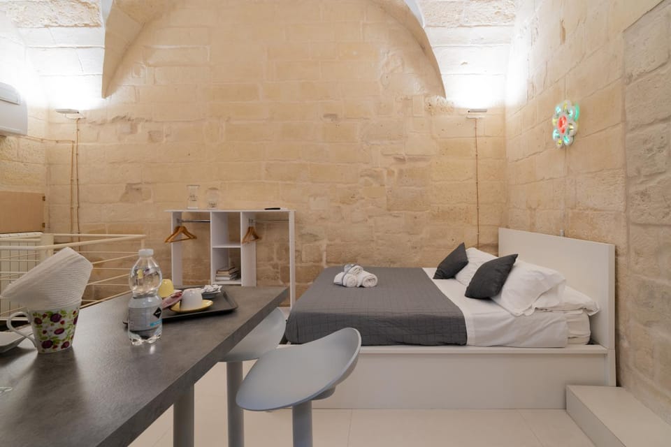 Bedroom, kitchen