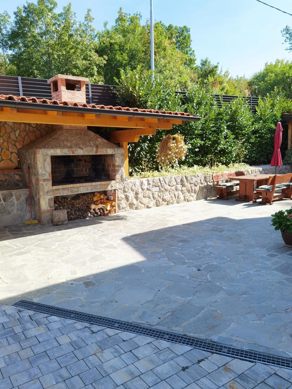 Patio, BBQ facilities