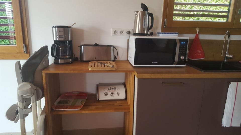 Coffee/tea facilities, microwave, toaster