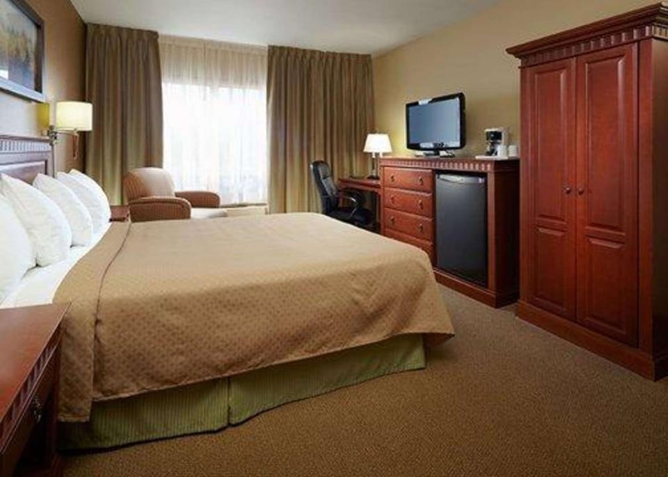 Bed, TV and multimedia, Bedroom, minibar