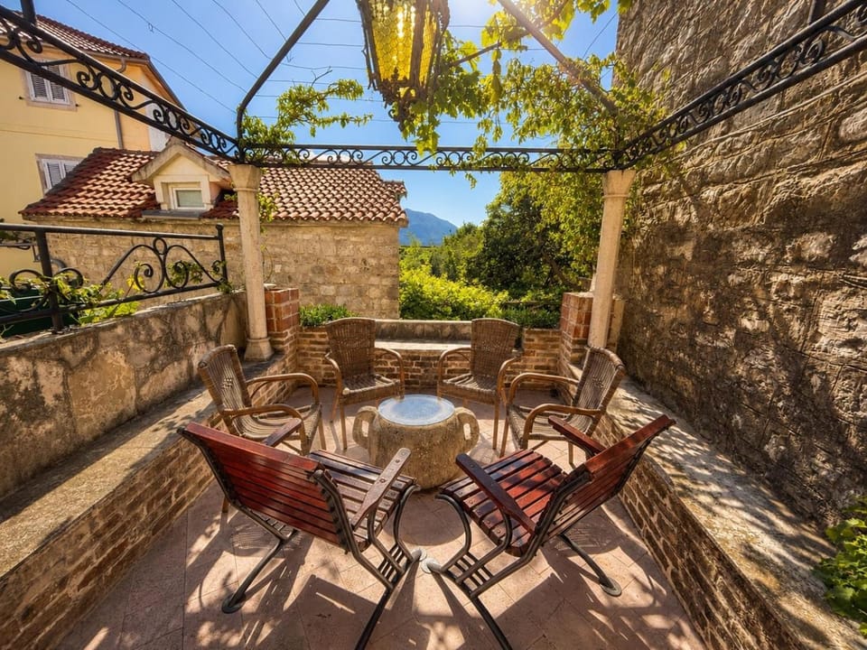 Hidden Garden Stone House Private Romantic Retreat in Budva Old Town Apartment in Budva
