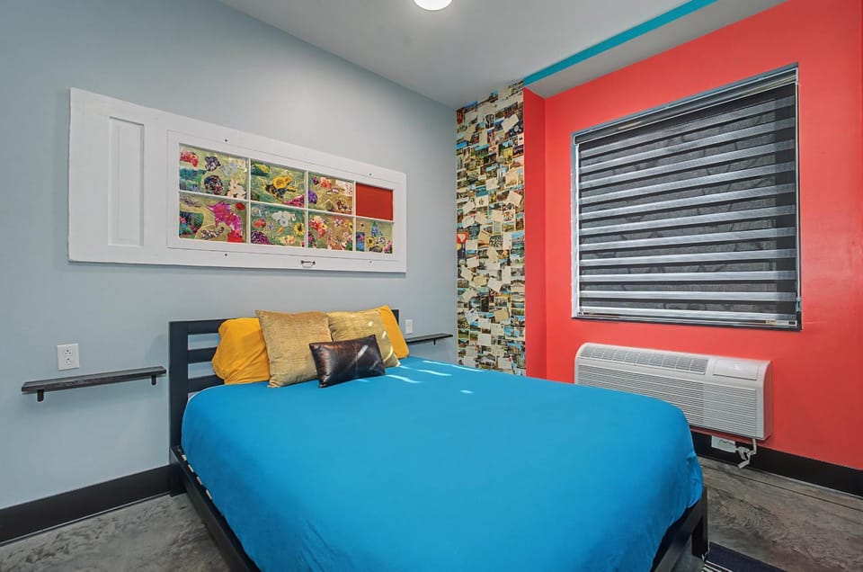 Miami Beach group suite Hotel in Ozark Mountains