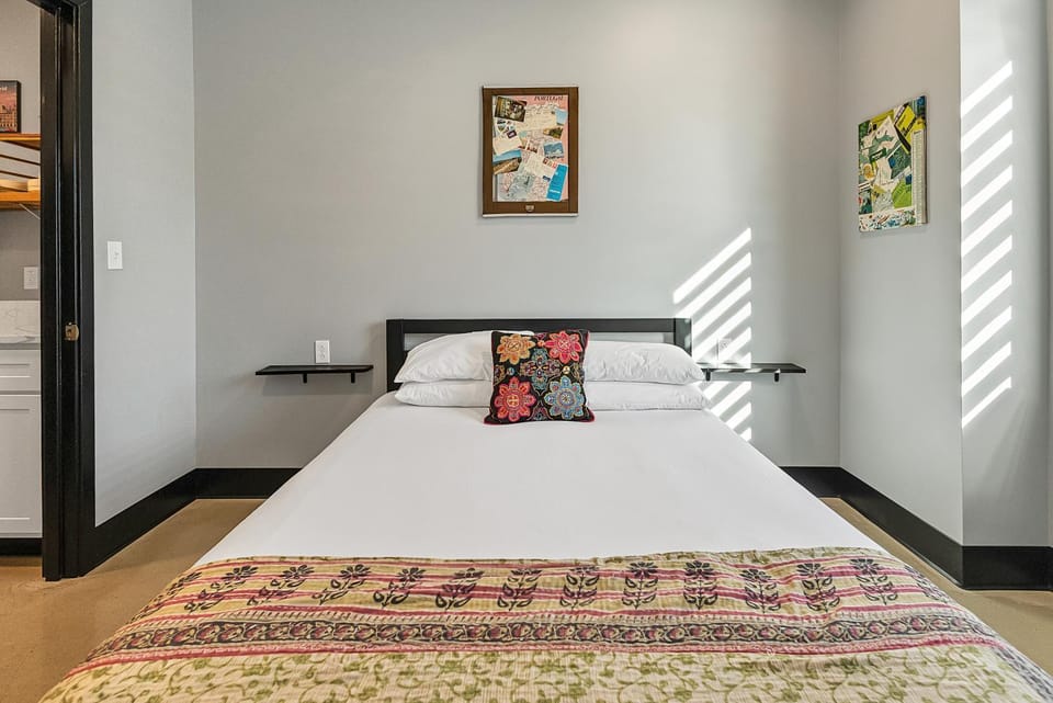 Bed, Photo of the whole room, Bedroom, pet friendly