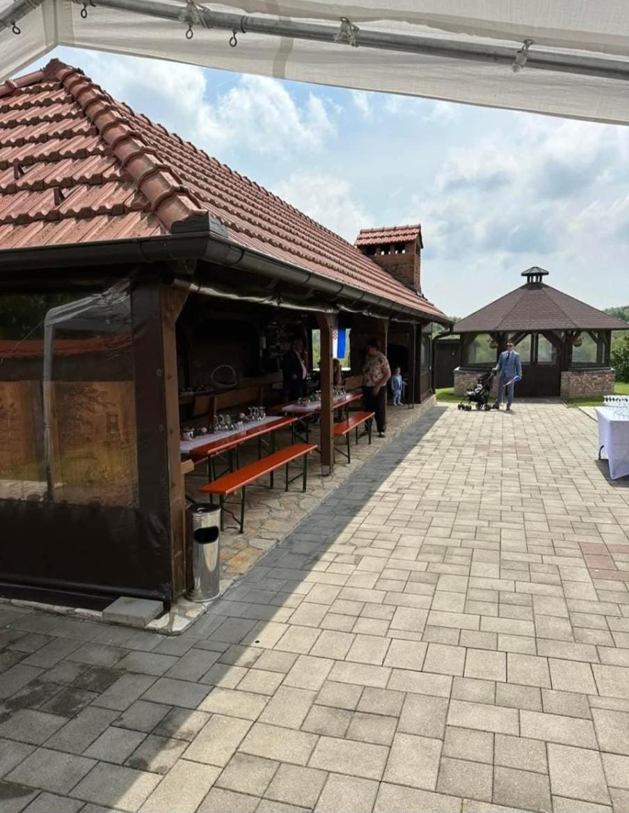 Lovacka kuca Valenovac Vacation rental in Croatia