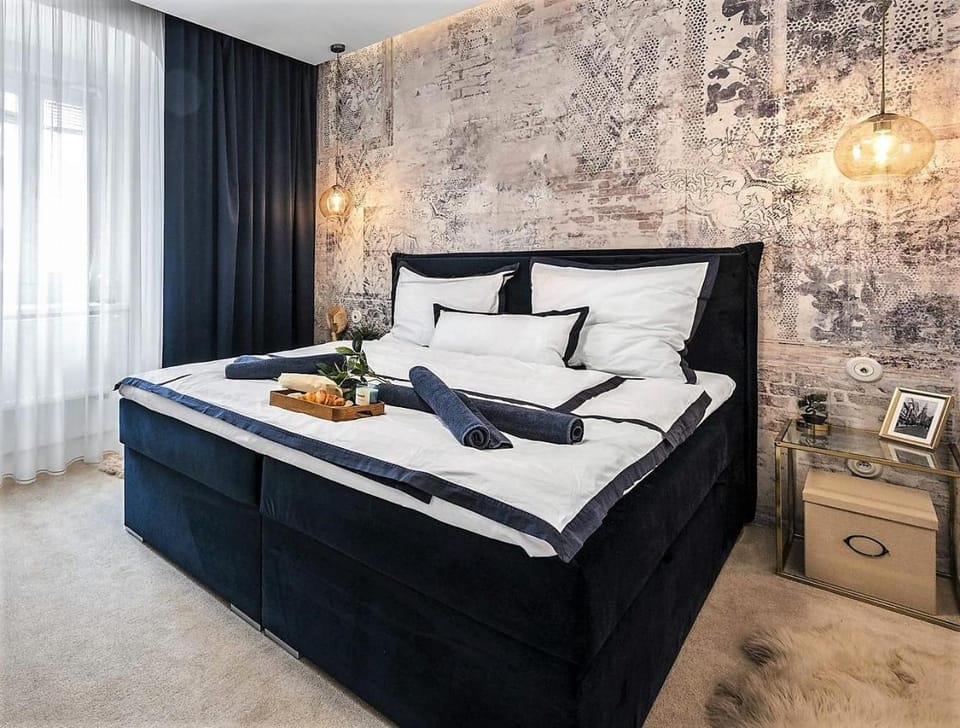 NEW Design & High Standard Apt from 16th Century in Old Town-FREE Parking Apartment in Bratislava