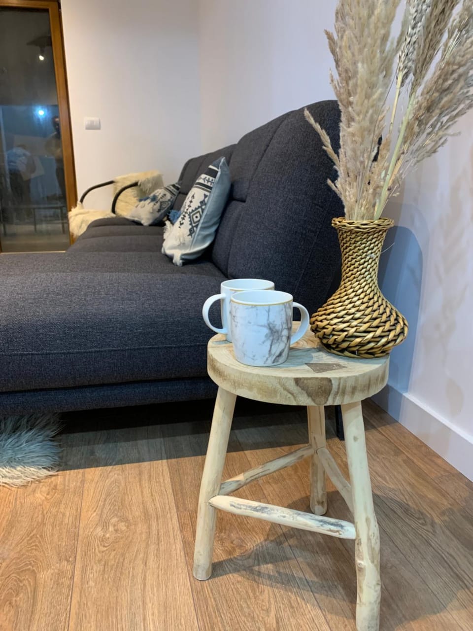 Living room, Seating area, Drinks, Alcoholic drinks