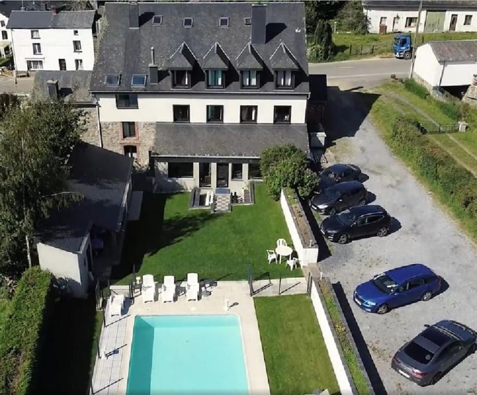 Bird's eye view, Garden view, Swimming pool, Parking