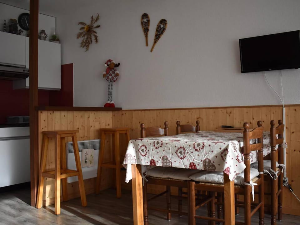 Charmant studio cabine avec terrasse et parking à Font-Romeu - FR-1-580-58 Cabin in Bolquère