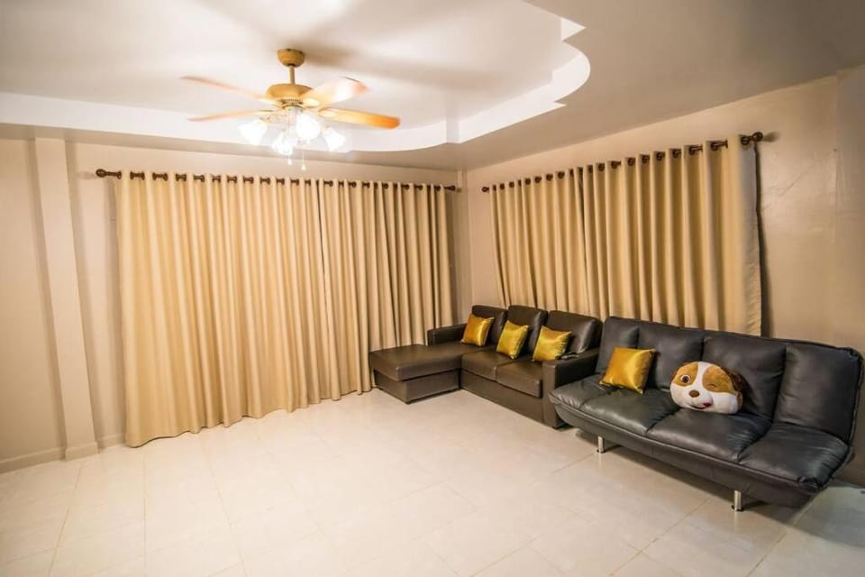 Vanilla house heart of Sattahip Villa in Chon Buri Changwat