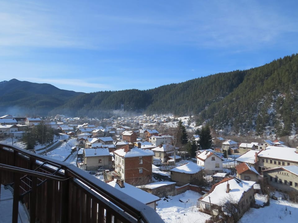 Nearby landmark, Day, Natural landscape, Bird's eye view, Winter, City view, Mountain view