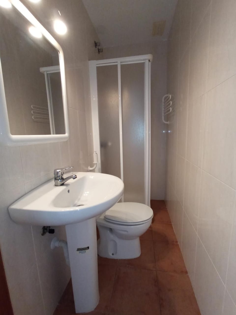 Shower, Toilet