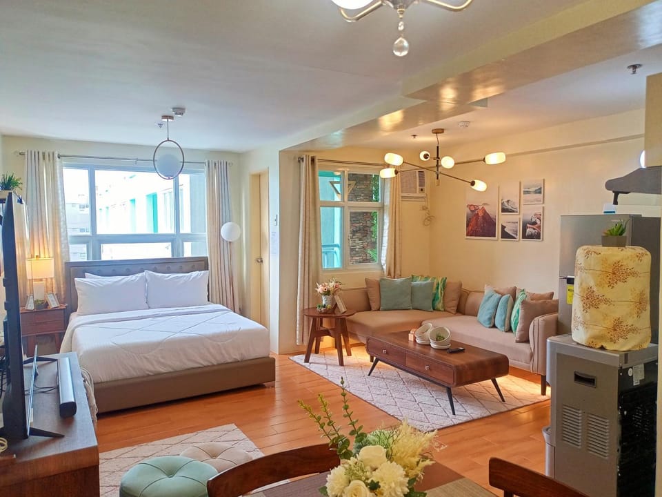 Bed, Living room, Photo of the whole room, Seating area